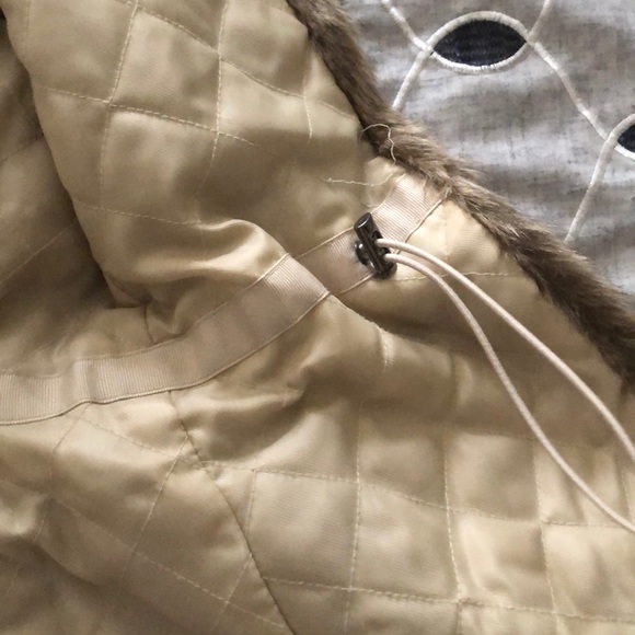 Banana Republic Faux Fur Vest - Picture 6 of 11